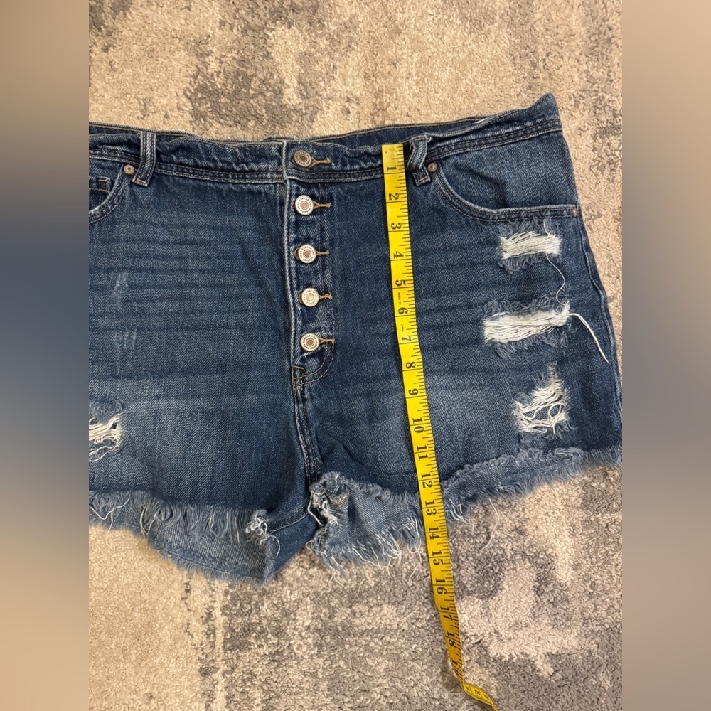 Kancan Distressed Denim Shorts - Picture 6 of 7